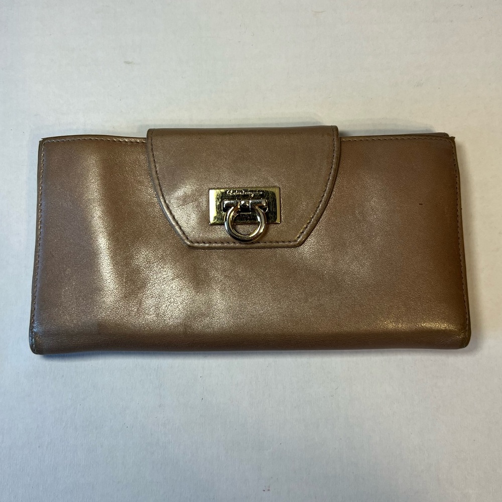 Salvatore Ferragamo long wallet‎